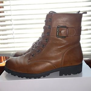 Rugged Tie up Winter Boots with side buckle Size 8